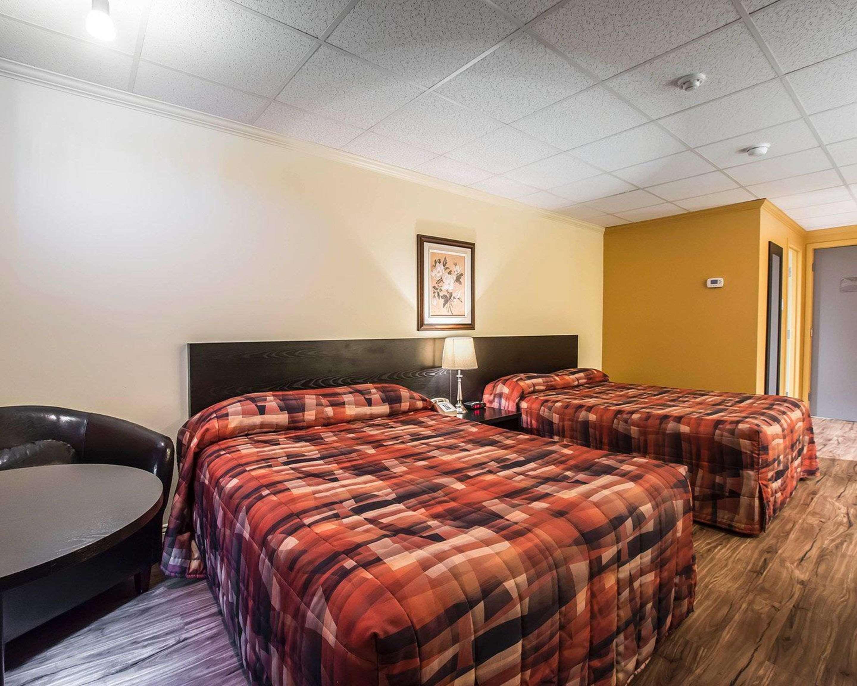 Econo Lodge Inn & Suites Montmagny Exterior foto