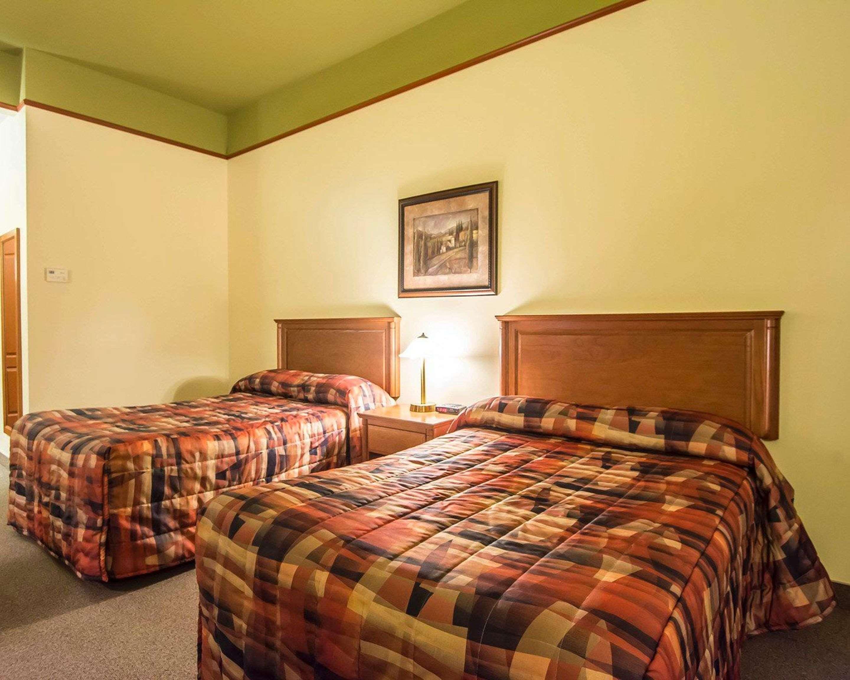 Econo Lodge Inn & Suites Montmagny Exterior foto