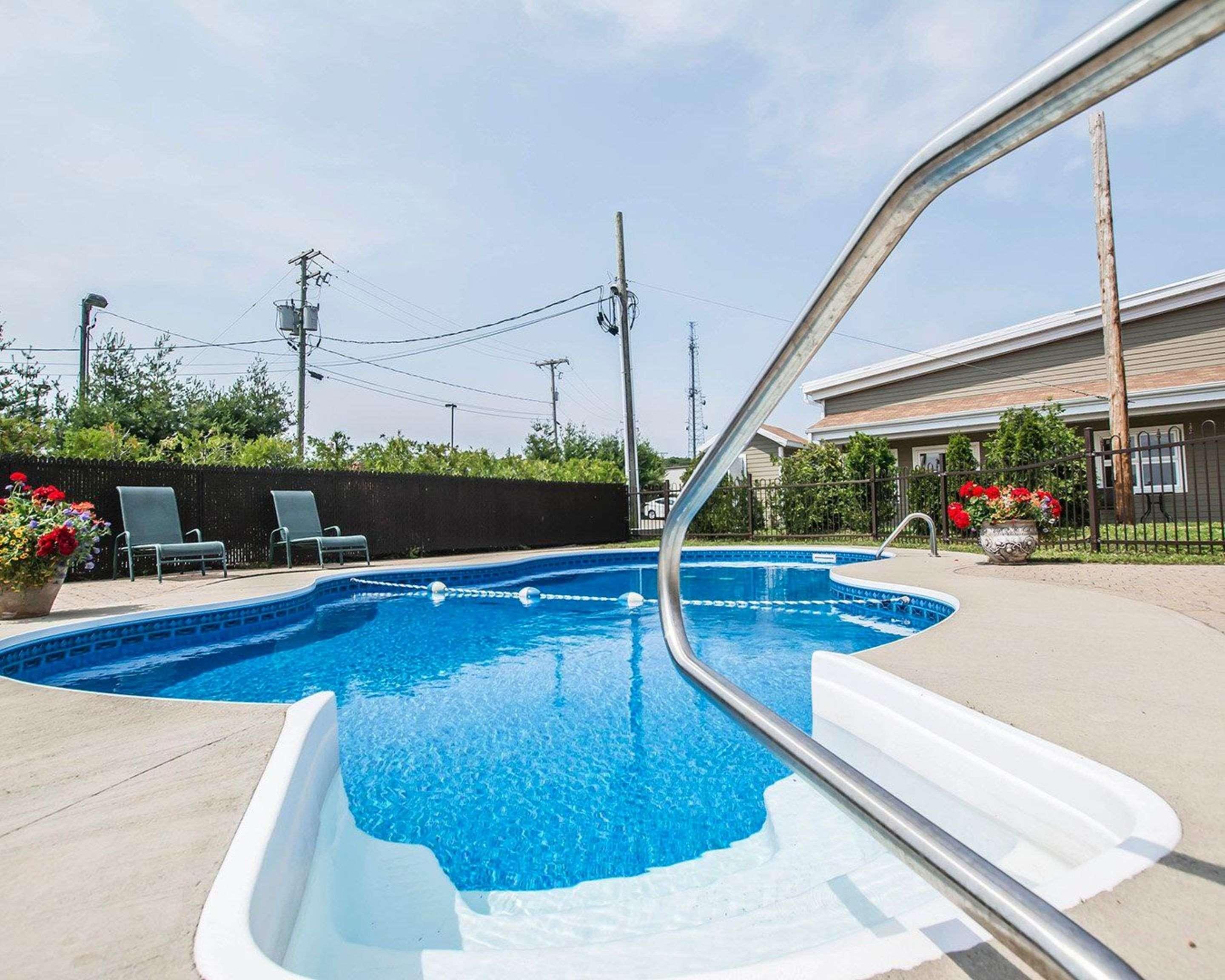 Econo Lodge Inn & Suites Montmagny Exterior foto