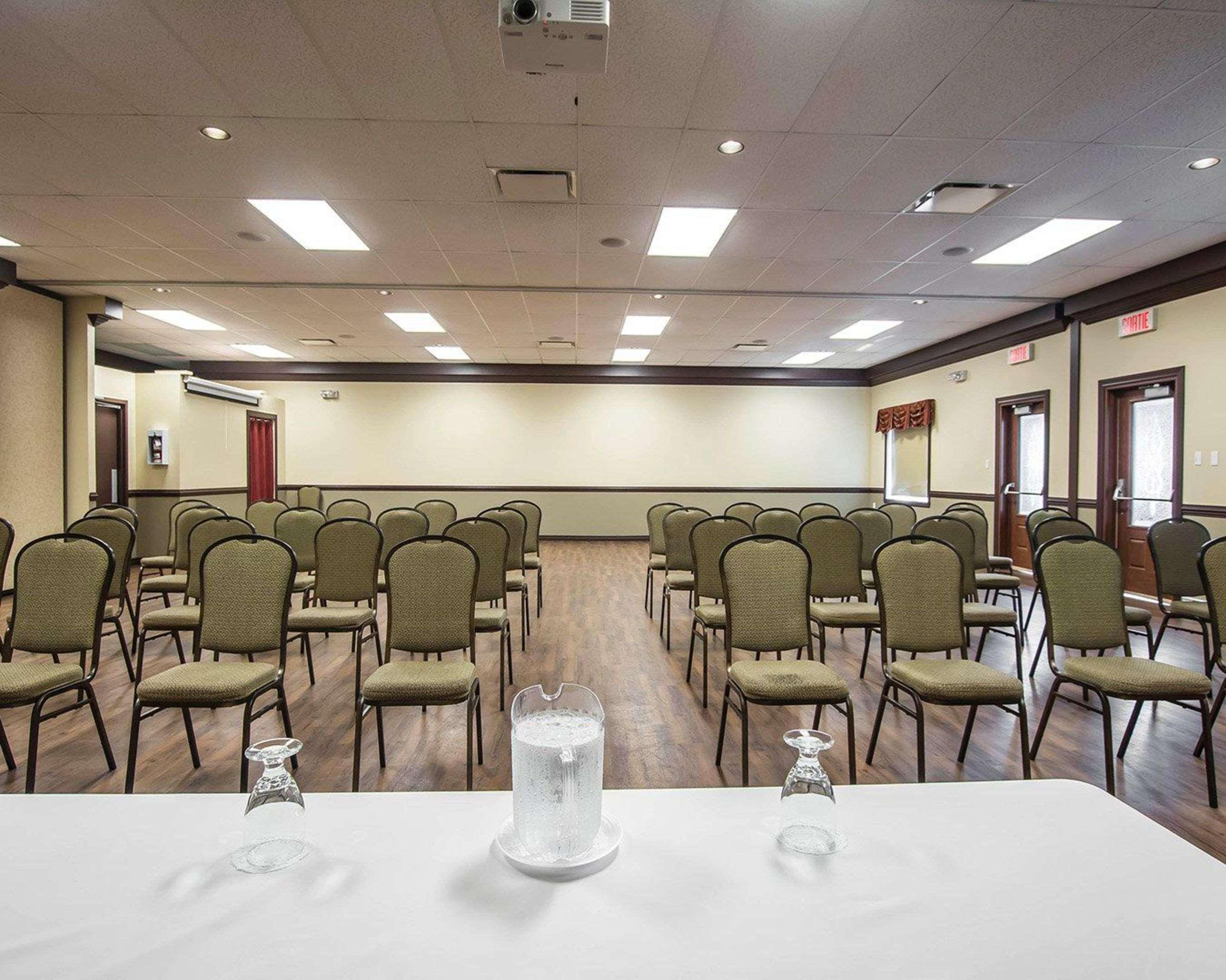 Econo Lodge Inn & Suites Montmagny Exterior foto