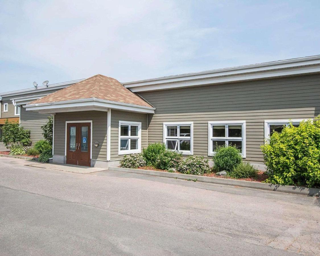 Econo Lodge Inn & Suites Montmagny Exterior foto