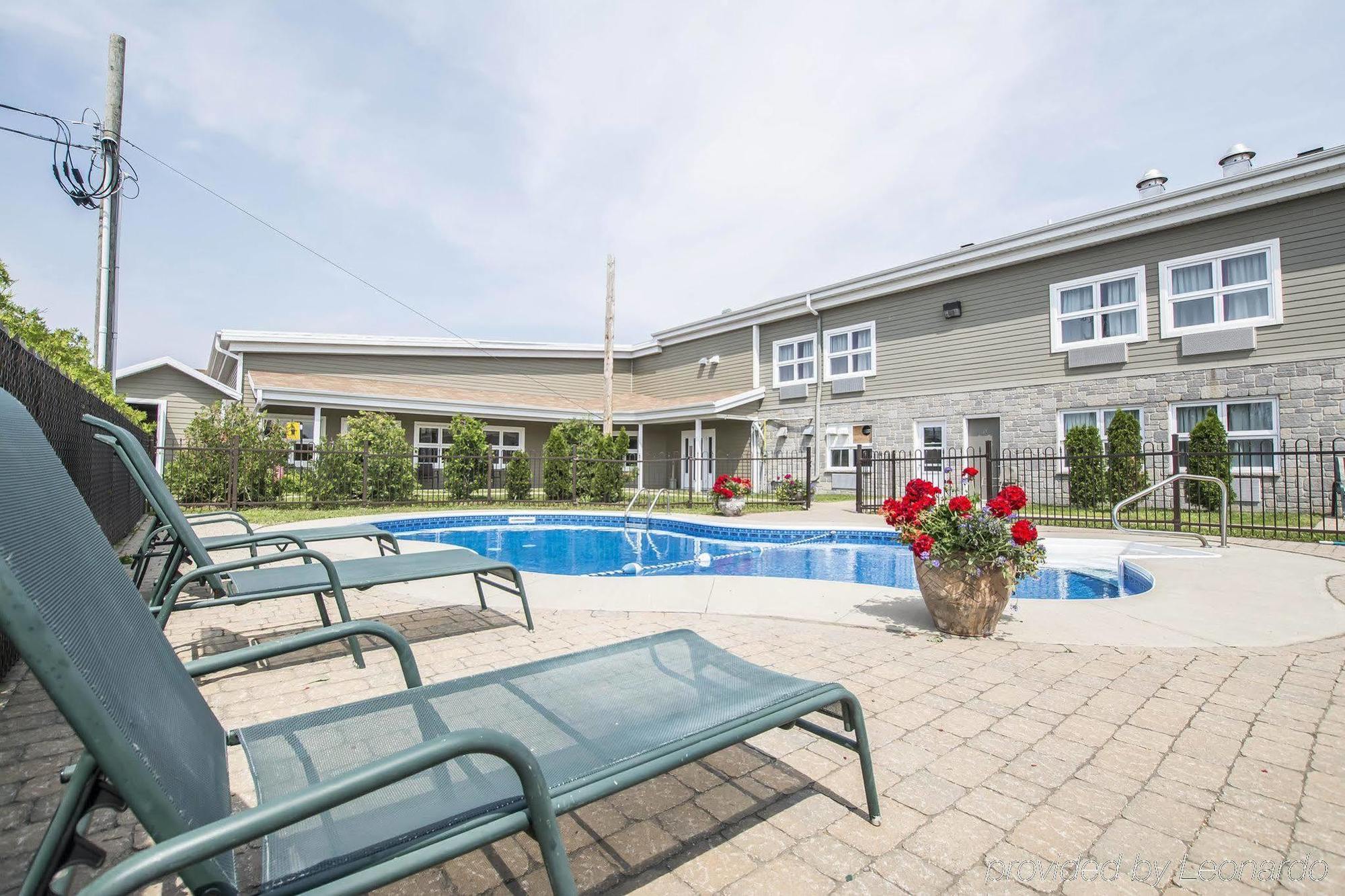 Econo Lodge Inn & Suites Montmagny Exterior foto